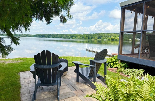Ivy Cottage - Serene Lake Cabin Near Minneapolis with FREE SUPs,Canoe & Maui Mat