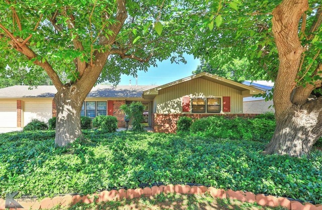 Ivy Lodge (Sleeps 8 | 5 Tvs)
