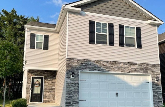 Ivy Manor Summary: Br