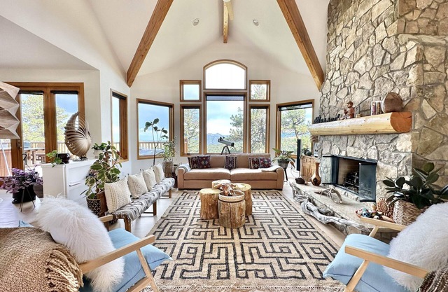 Ix'Calinda, Stunning Mountain Luxury Gateway, 15 mins to town.