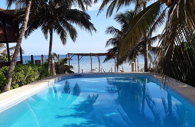 Ixpa-hu in Telchac Puerto, house with pool facing the sea