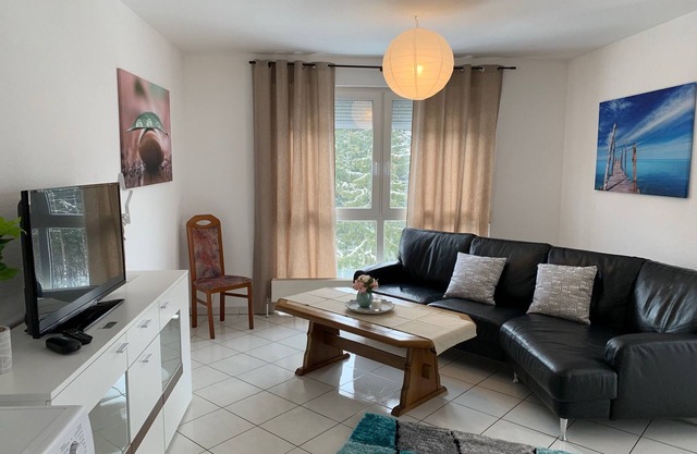 Jägerhaus-Hochemmingen, Haus-Waldblick in Villingen, Ferienwohnung 130qm