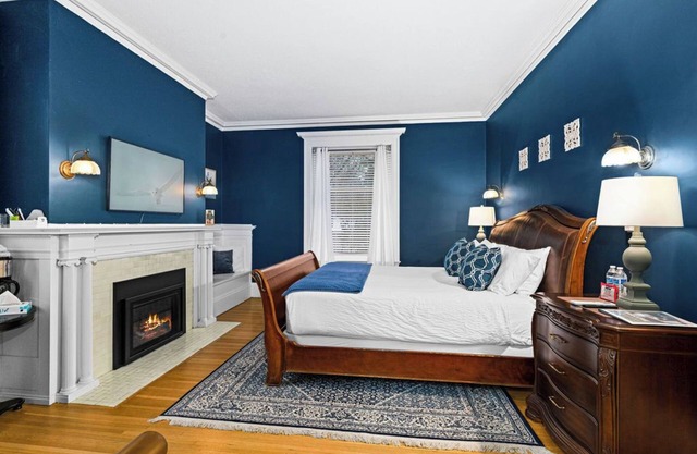 J.D. Rockefeller Suite w/ King Bed & Fireplace