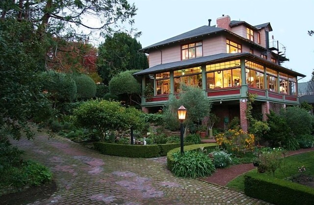 Jabberwock Inn
