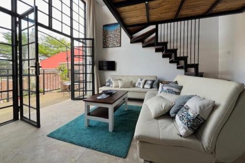 Jacaranda Cottage, Rugando