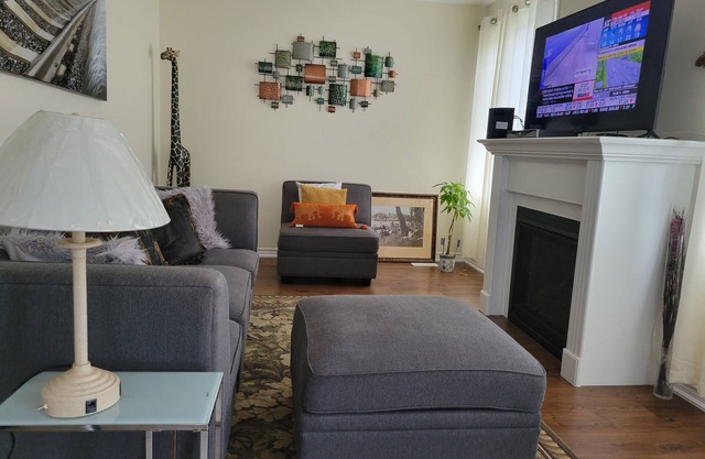 Jack and Jill private suite, safe and relaxing 2 bedroom apartment @ RoseGlen