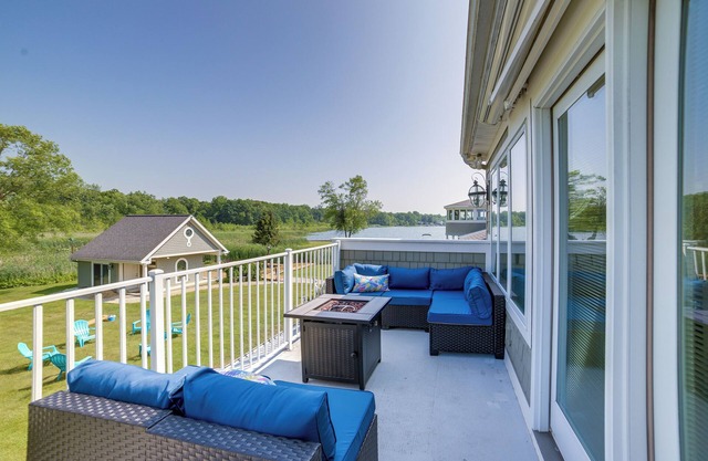 Jackson Lakefront Getaway w/ Balcony, Dock Access