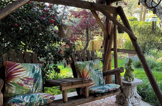 Jacksonville's Iconic Historical 1930's Log Cabin Renovated Private Apt.