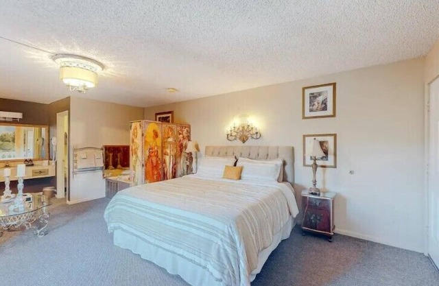 Jacuzzi Suite 206 at Tradewinds