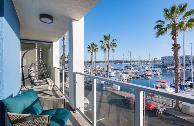 Jade Breeze - Elegant 2BR near Water Outstanding Amenities