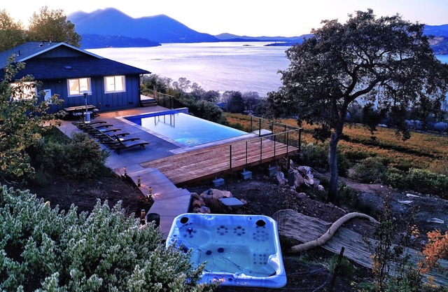 Jago Bay Vineyards--Vineyard setting with 180* Panoramic Lake Views!