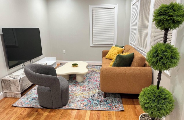 Jamaica Plain - 4BR2BA Urban Retreat/ Near T