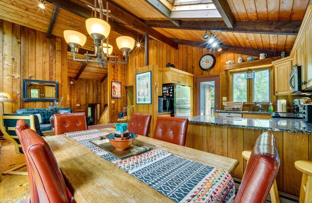 Jamaica Vacation Home w/ Deck: 8 Mi to Skiing!