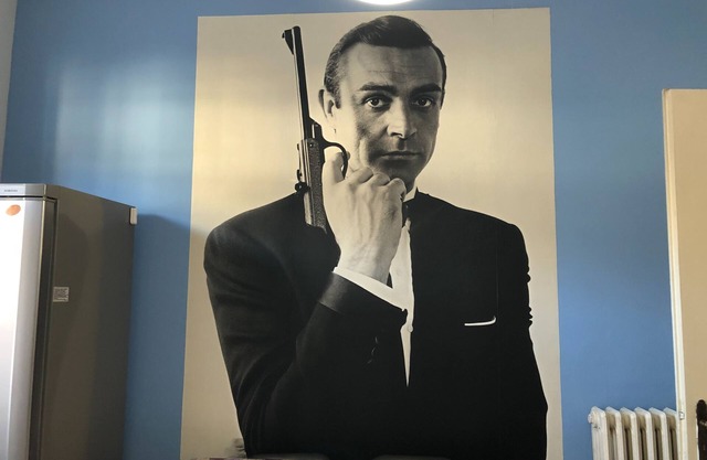 James Bond Apartment - Blue Moon