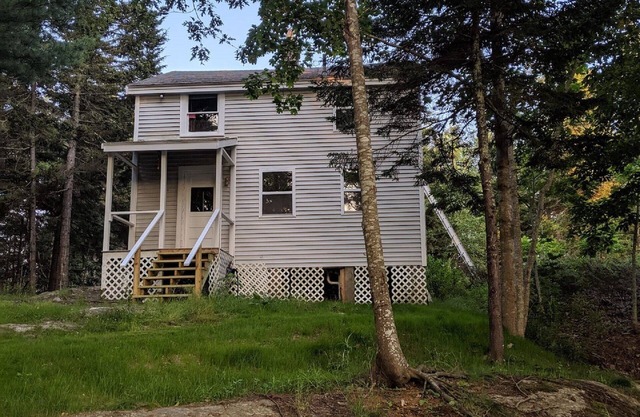 Jameson Point Cottage in Scenic Friendship, Me