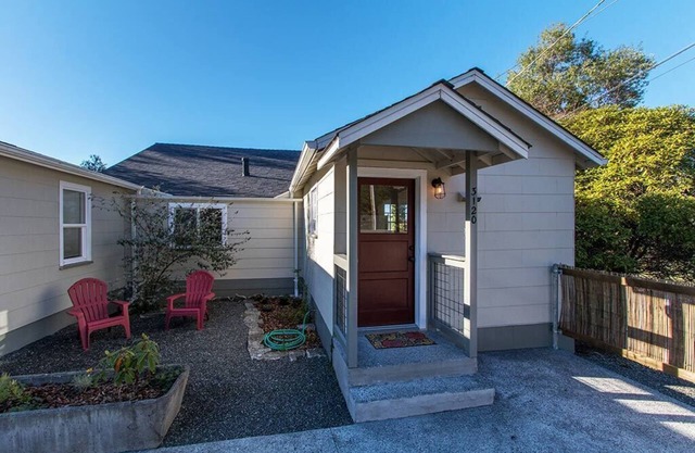 Jane 'Creek Cottage-Remodeled in der Nähe von Campus & Stadt (professionell geführt)