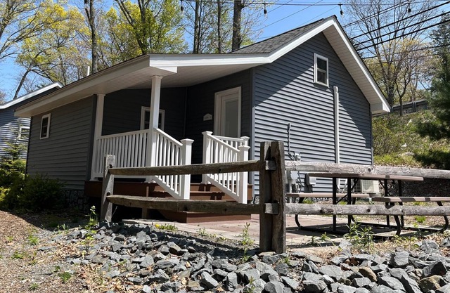 Janes 14 - Lakeside Cabins