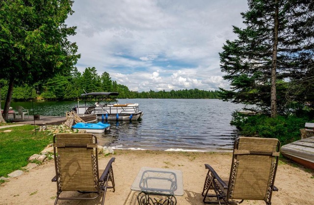 Lake Front 4 Season Cottage