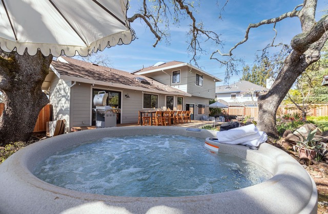 Jasmine by AvantStay | Entertainers Paradise w/ Hot Tub,Pool Table & Large Patio