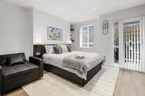 Jasmine Suite by Yielding Bricks
