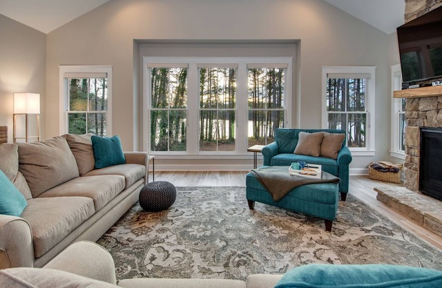 New Lakefront Home in der Nähe von Lanier Islands mit privatem Dock. Erstaunliche Aussicht jedes Zimmer!