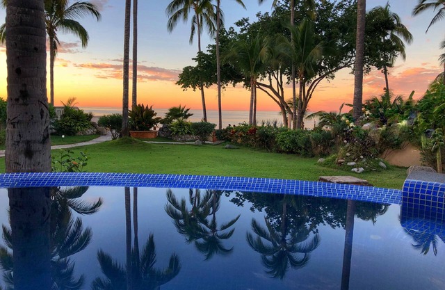 JAW-DROPPING SAYULITA BEACHFRONT nach Hause! Beheizter Pool auf perfektem Meerblickdeck.
