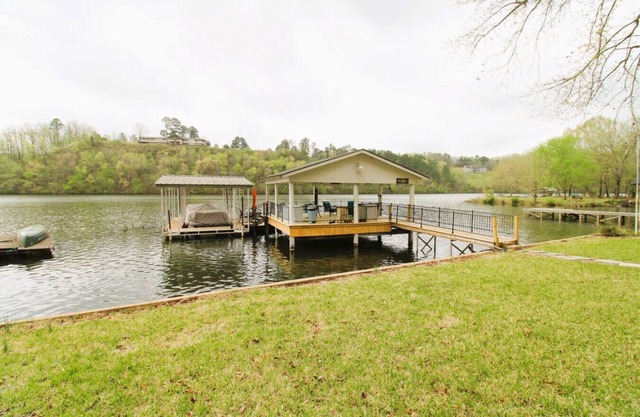 Jax's Hot Springs Lake House