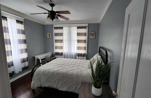 Jazzy, Cool, Family friendly Cottage in a central location!