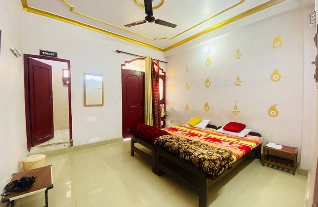 JC Guest house It is located in Lucknow. there are many facility are available.