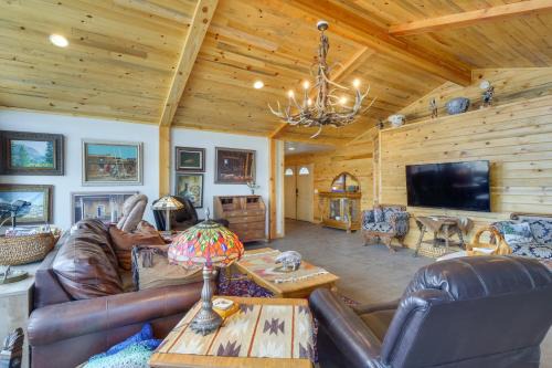 Jefferson Home with Mountain Views and Horse Pastures