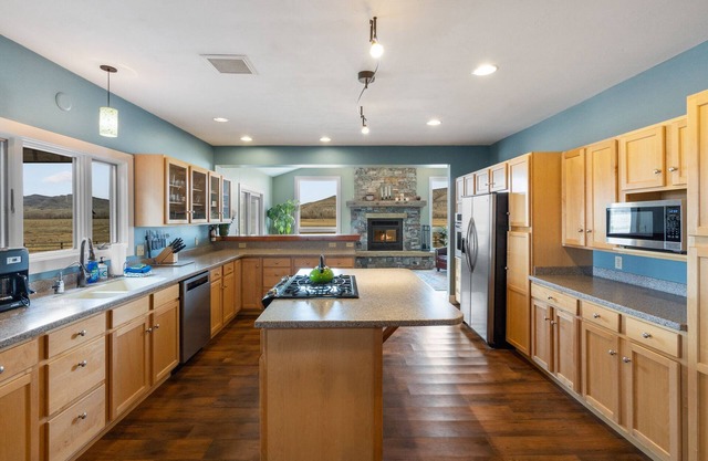 Jefferson Springs Ranch House- House with access to the Jefferson River!