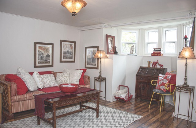 Jelly Bean Manor Apartment