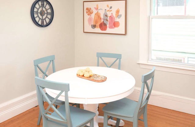 Jennifer's College Hill Apartment Close to Everything