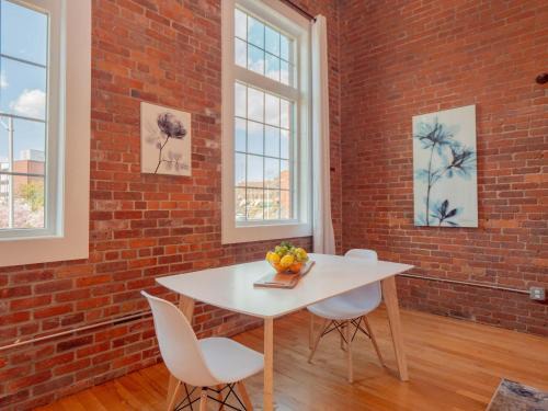 Jennifer's Historic Brick Riverfront Loft Apartment