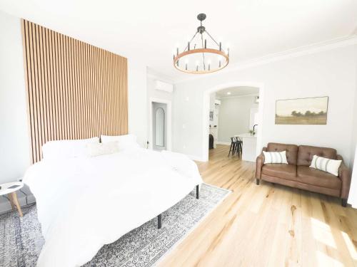 Jennifer's Spa-Like Historic Broadway Getaway