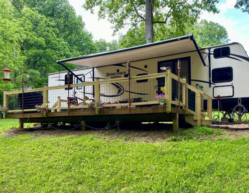Jennys creekside bliss