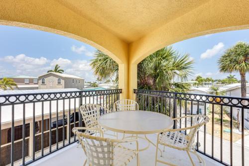 Jensen Beach Home with BBQ Grill Walk to Beach!