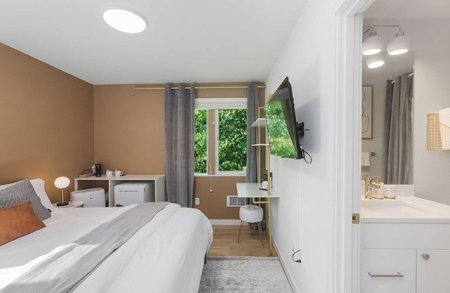 Jerry's Sweet Suite - 84 Walkscore!!