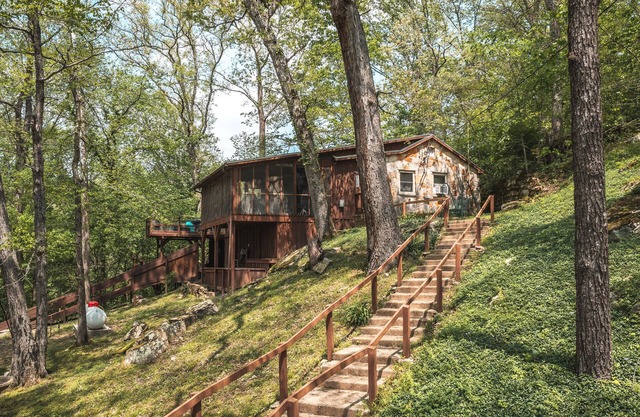 Jesse and James Hideout On “The Big Piney River”