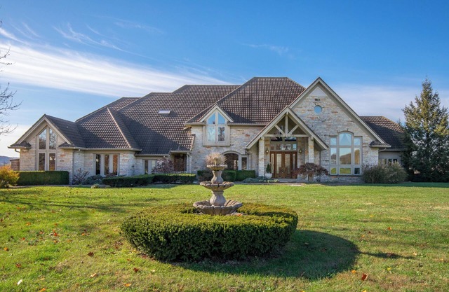 Jett Manor - Hermann, MO 13-Acre Private Estate w/ Hot Tub, Sauna & Scenic Views