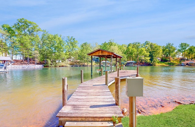 Jewelbox Cottage - Lakefront home with fireplace, private dock, canoe & SUPs