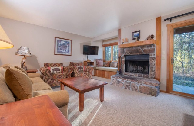 JHRL - Ponderosa 413, Perfect for a couple