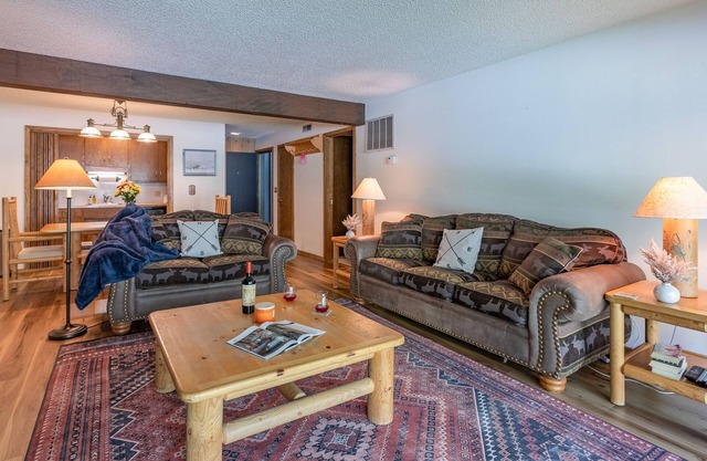 JHRL - Slope-side Whiteridge B5 Condo - Walk to Tram