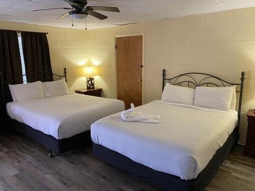 JI10, a Queen Guest Room at the Joplin Inn, at the entrance to Mountain Harbor Resort Hotel Room