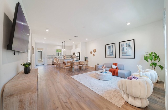 Jie’s Golden Walnut - Brand New Modern 4B4B Home