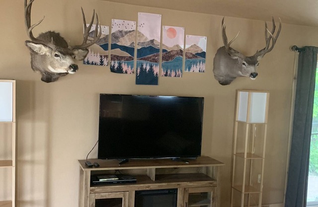 JJJ Getaway-Pet friendly Hunting/Fishing Lodge