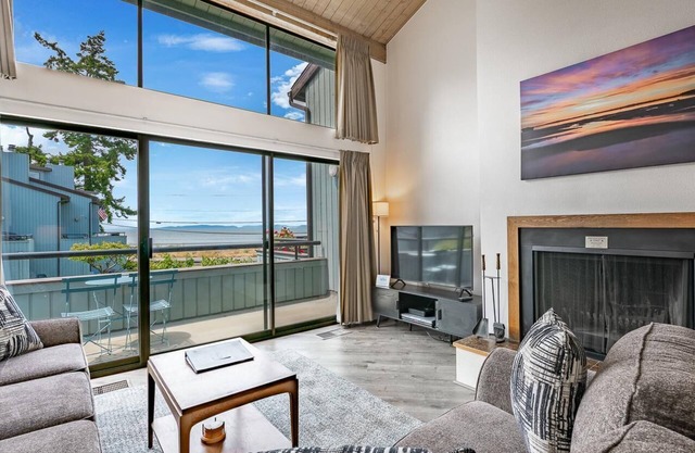 Jacobs Landing 1112 View 2 Bedroom Condo