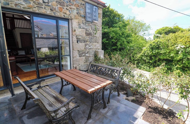 JOE’S BARN, pet friendly, country holiday cottage in Mullion