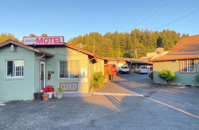 Johnston's Motel