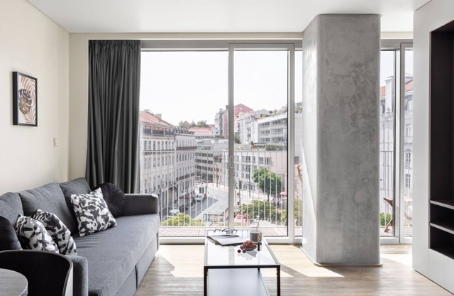 JOIVY Fabulous central studio in Lisbon w/river view